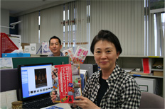 ムックが売れたから誕生した編集部と笑う包山編集長と乗田さん